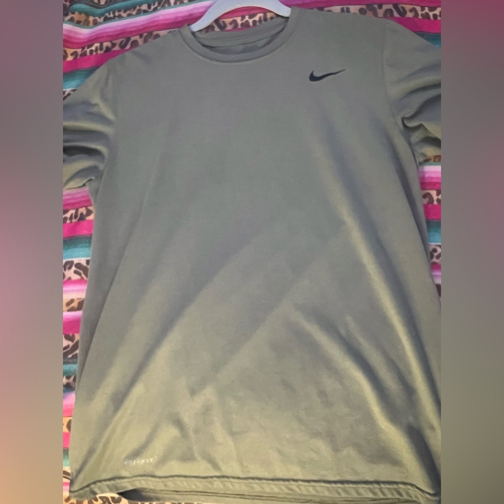 Men’s Nike shirt